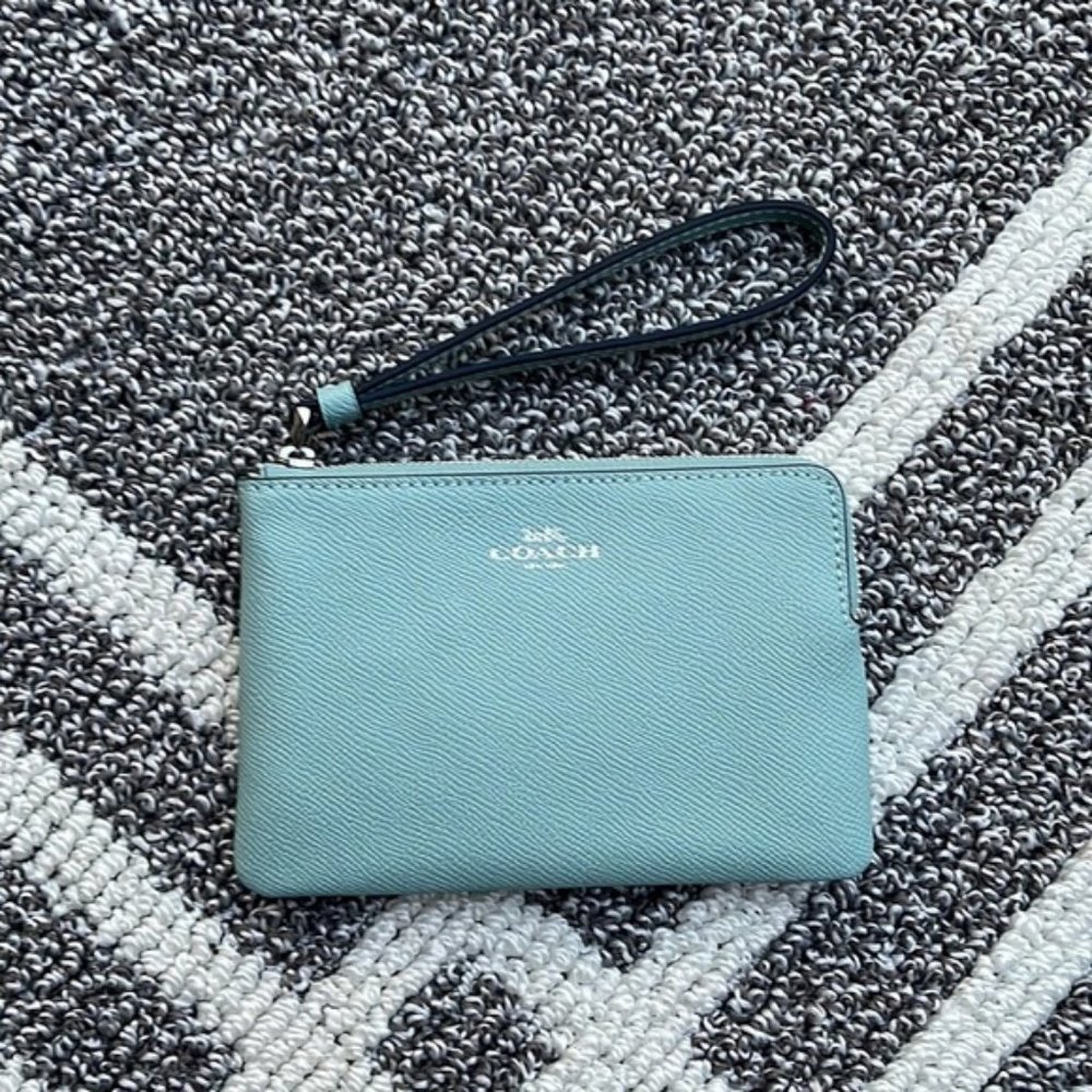 Coach Corner Zip Wristlet Leather NWT - Picture 13 of 14